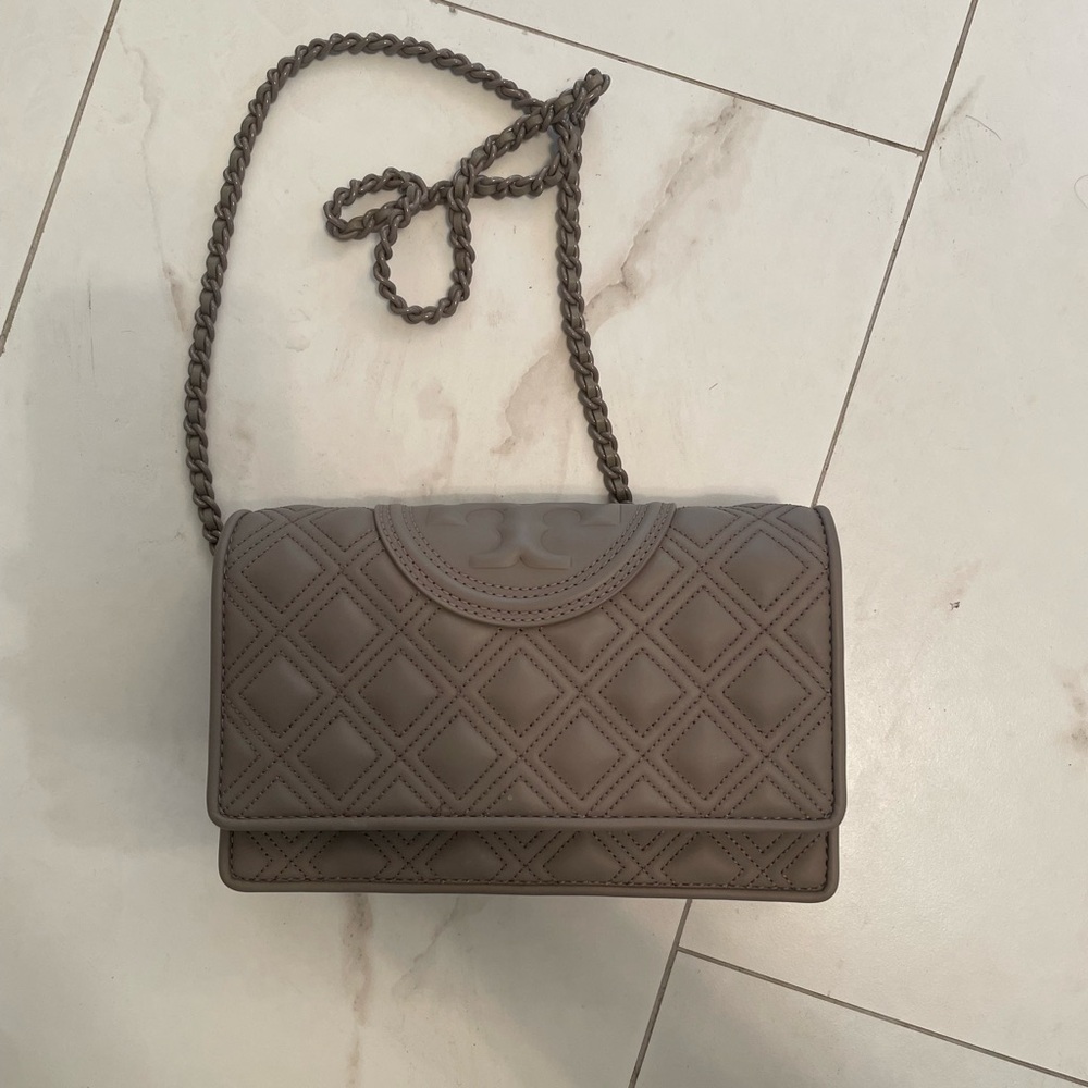 Tory Burch Fleming Matte Chain Wallet Bag